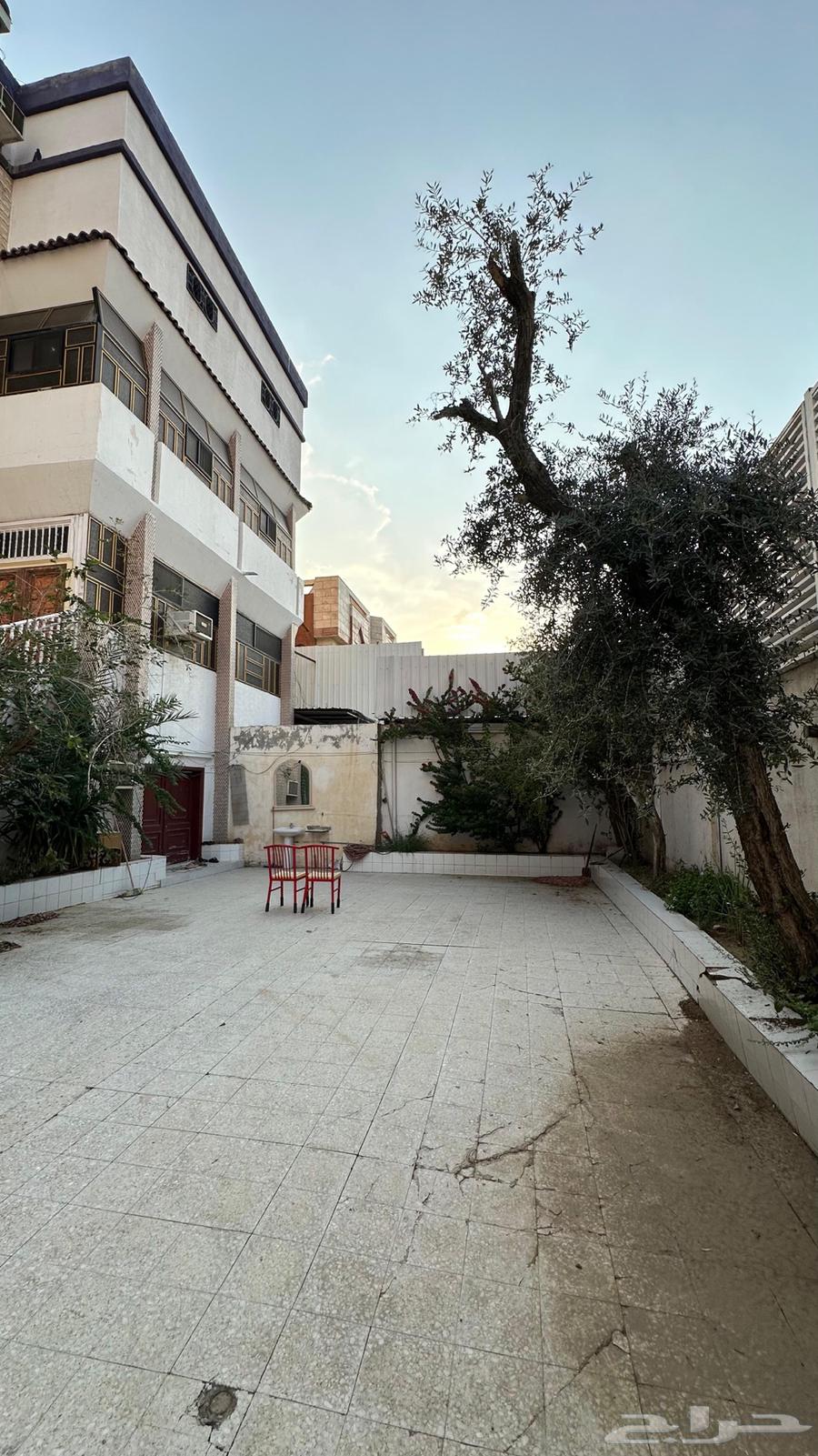 Five-unit building in Umm Al-Arad on two streets63612995508993112