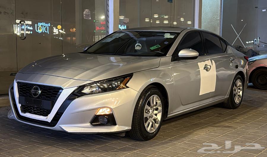 ثلاث طيس التيما وجنوط جميعها نظيفه وجديده وكفرات جديده64325310740611110