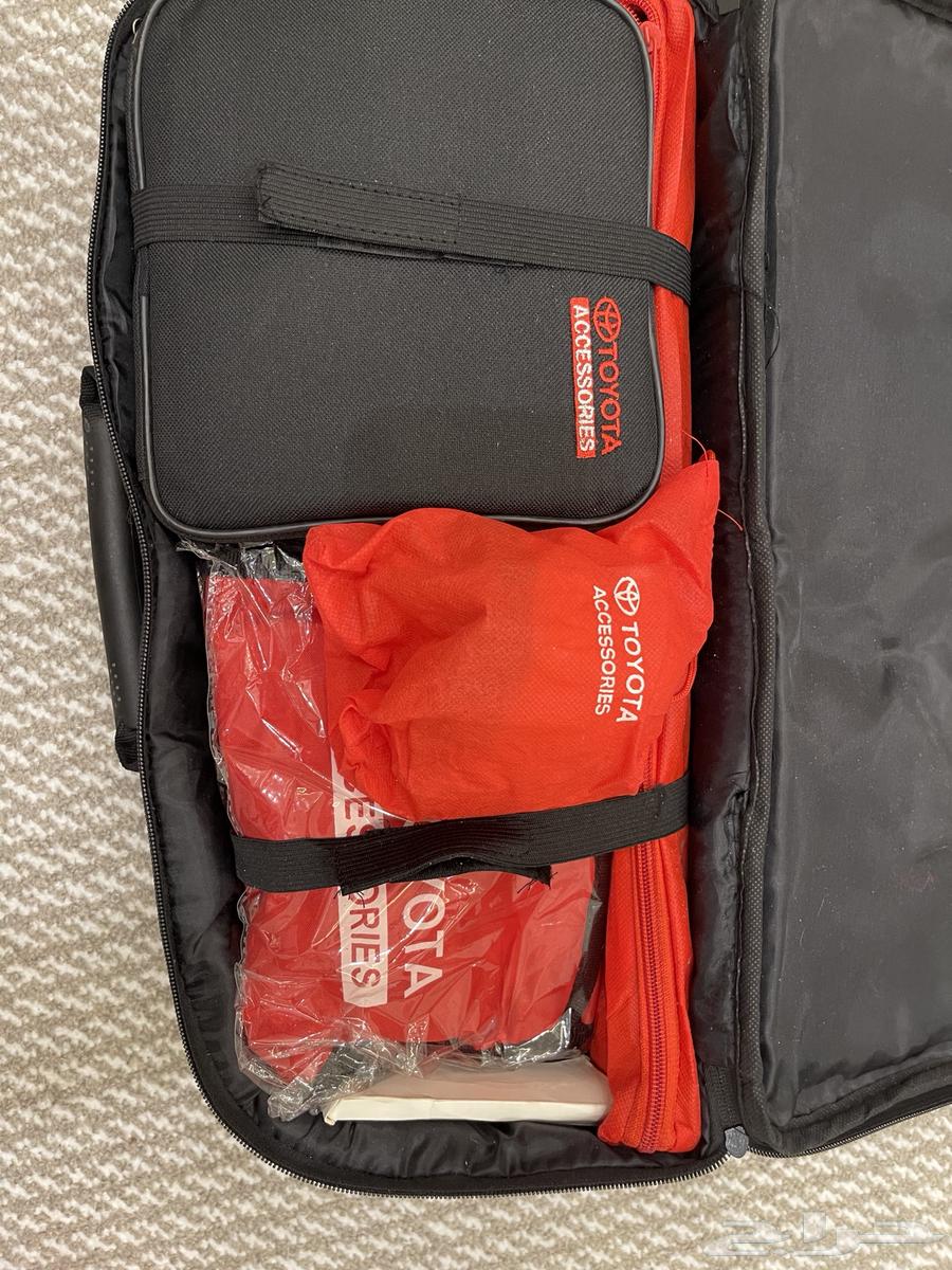 شنطة تويوتا أصليه وكاله64315803518466113