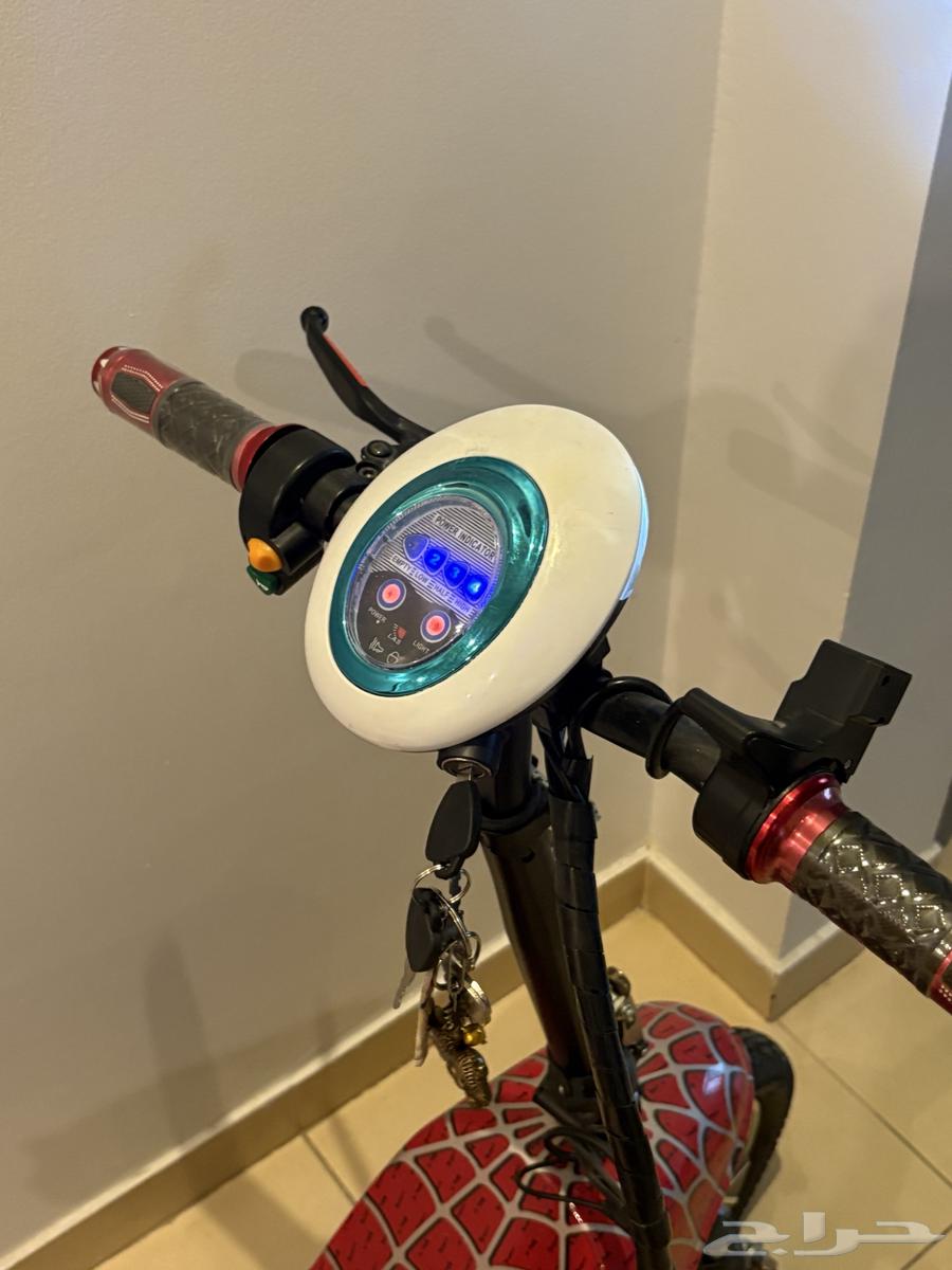 Electric three-wheel scooter64050554590467111