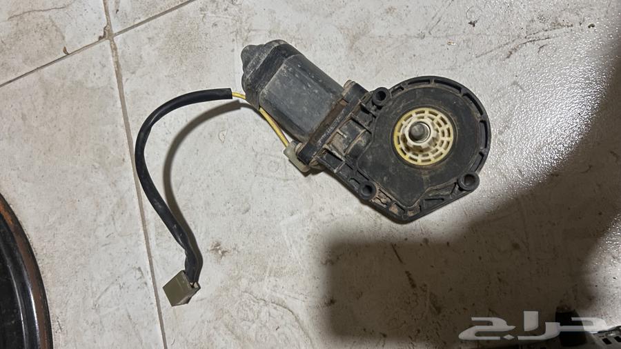 قطع فورد فكتوريا200764324888002818110