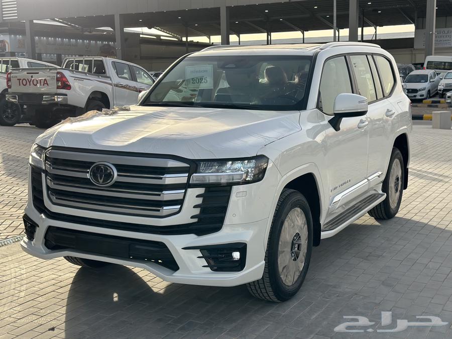 تويوتا لاندكروزر الموديل2025 فل كامل بنزين وارد الكويت64323941271938110