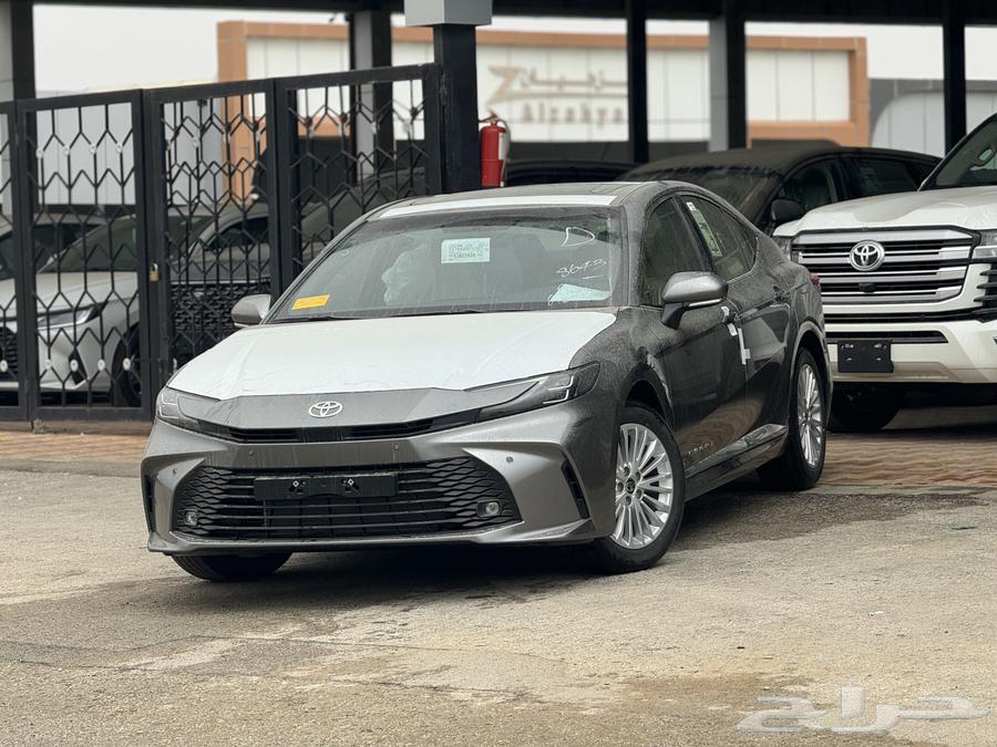 تويوتا كامري LE بنزين 2025 لدى ابن ذياب للسيارات64317661117057110