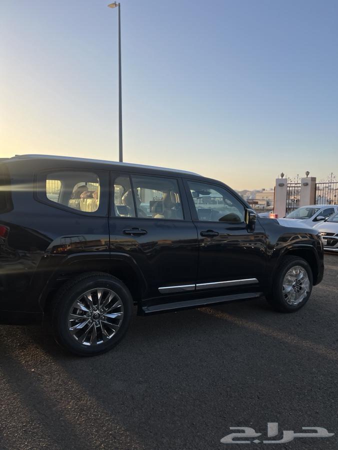 تويوتا لاندكروزر 2025 اسود L4 بنزين اقل سعر64318223538689112