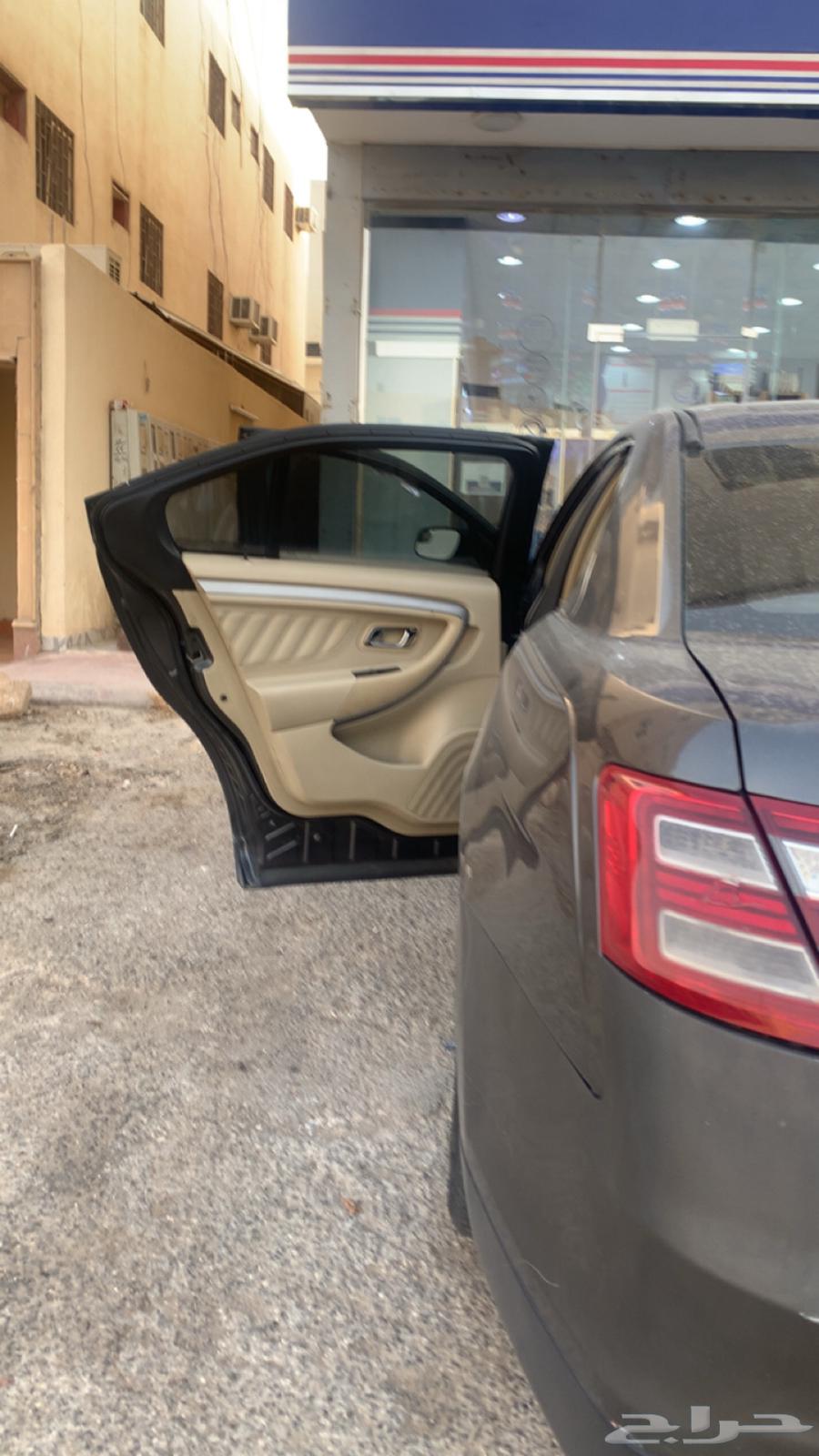 Ford Taurus 2015, green color, odometer shown in the picture.64335214500225110