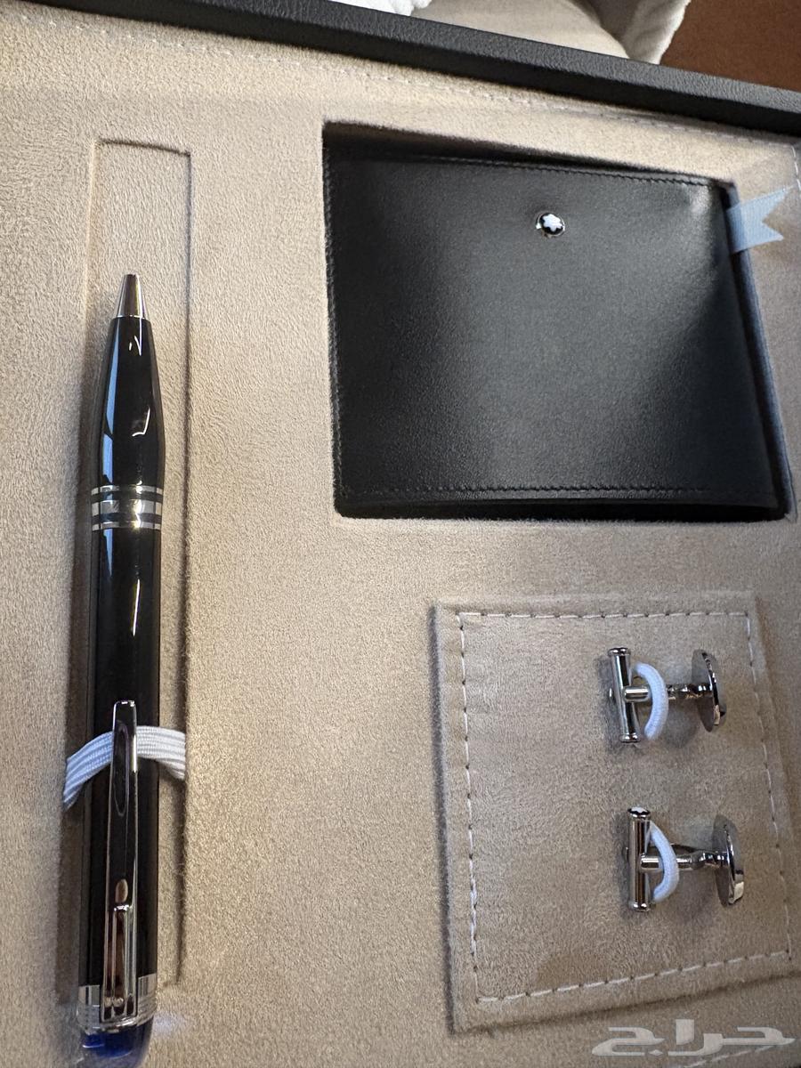 Montblanc brand set of cufflinks, tie clip, and pen64070609537153110