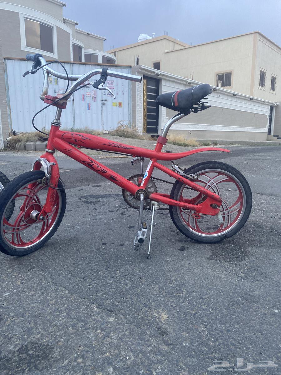 Red and blue bicycle size 1664335274735618113