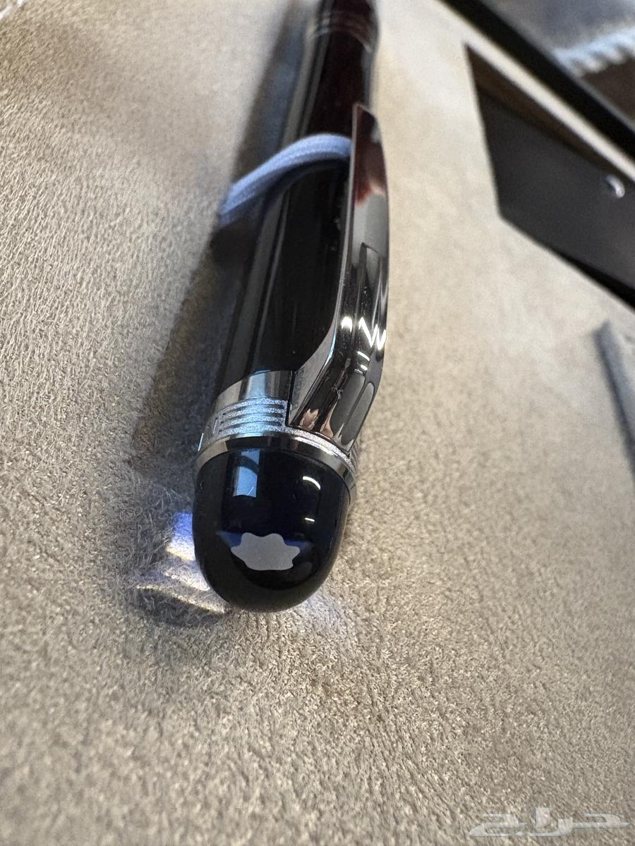 Montblanc brand set of cufflinks, tie clip, and pen64070609537153111