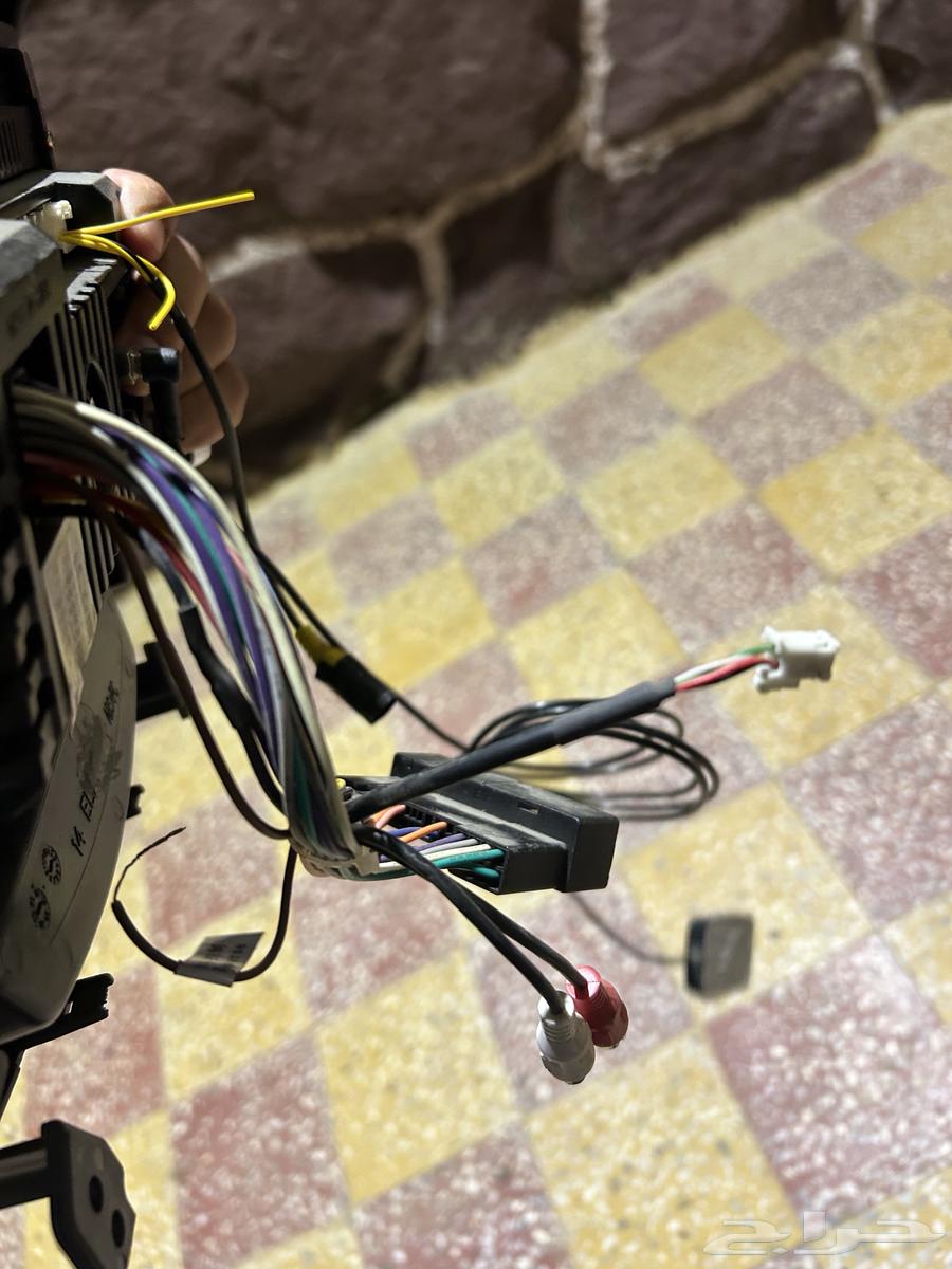 شاشة تركب على جميع السيارات وفيه يتيوب ونت فلكس وفيه تحميل64336543920130111