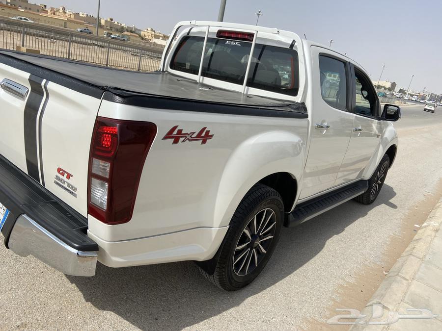 Isuzu 2020 for sale, right side fender and hood replaced. Drives well. 16864336912558082113