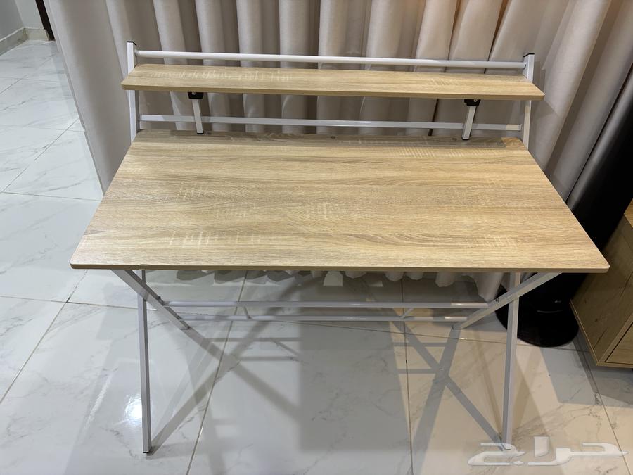 Table and chair in almost new condition64070607222529112