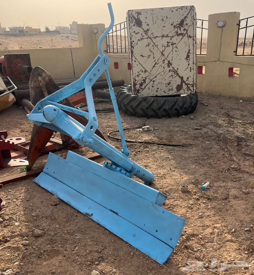 Tractor, harvester, trailer, and comb attachments64335334824577114