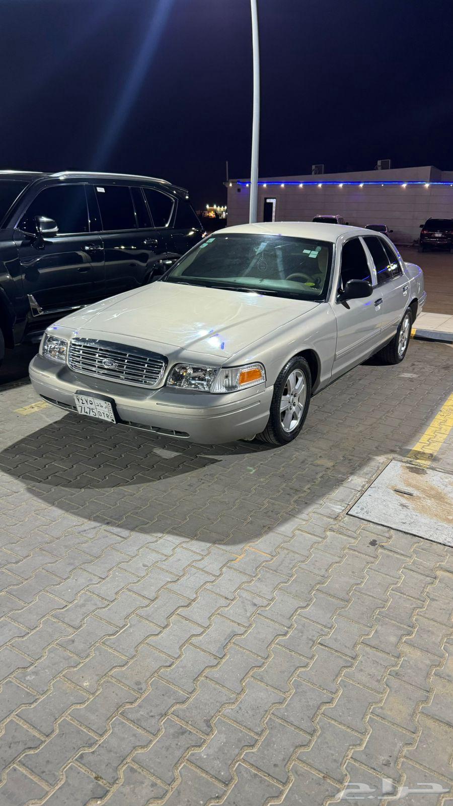 للبيع فورد كراون فكتوريا 201264334928165122110