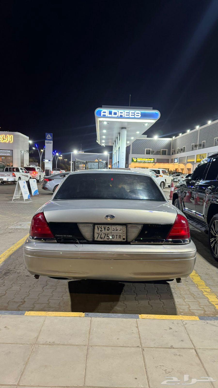 للبيع فورد كراون فكتوريا 201264334928165122111