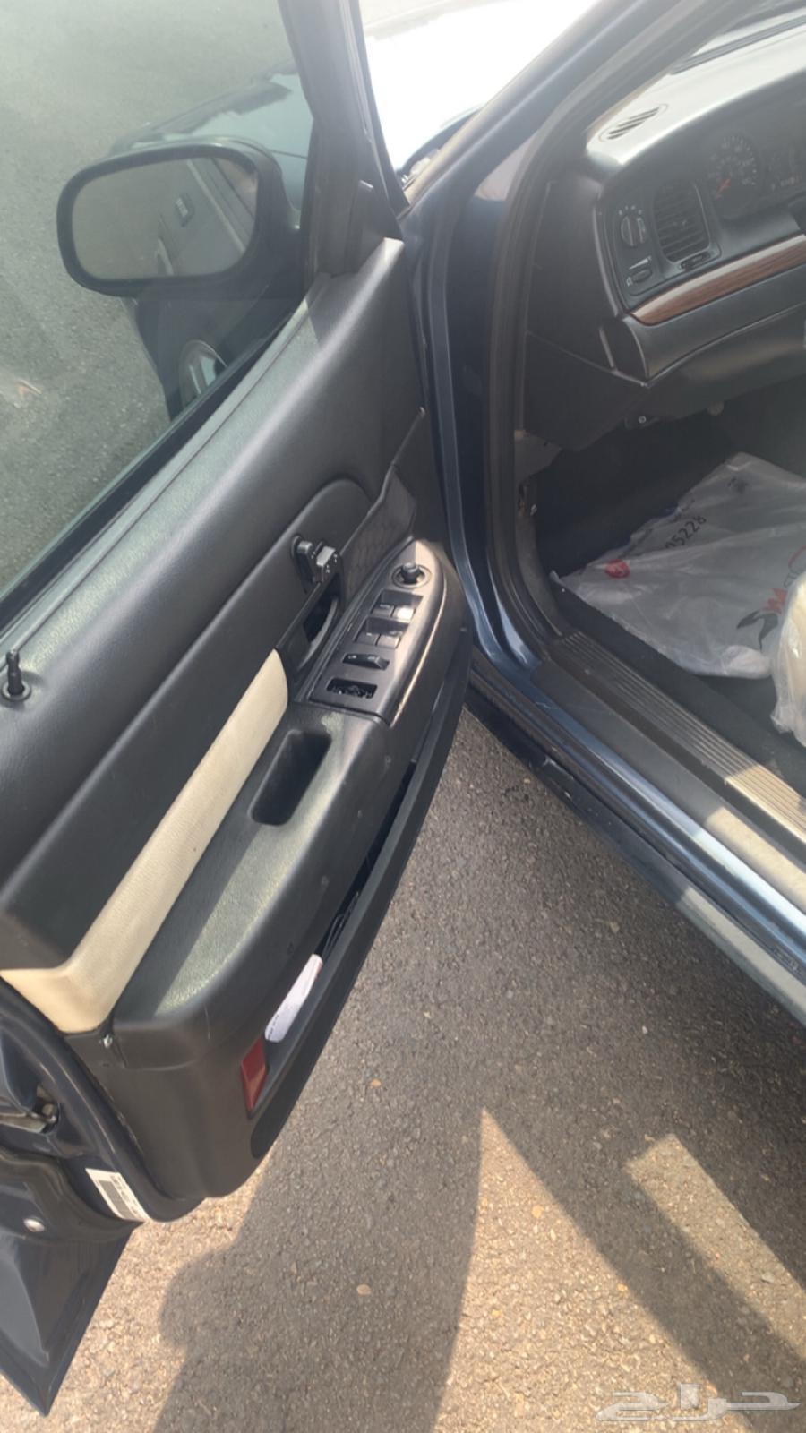 للبيع فورد فكتوريا 200964339720519682114