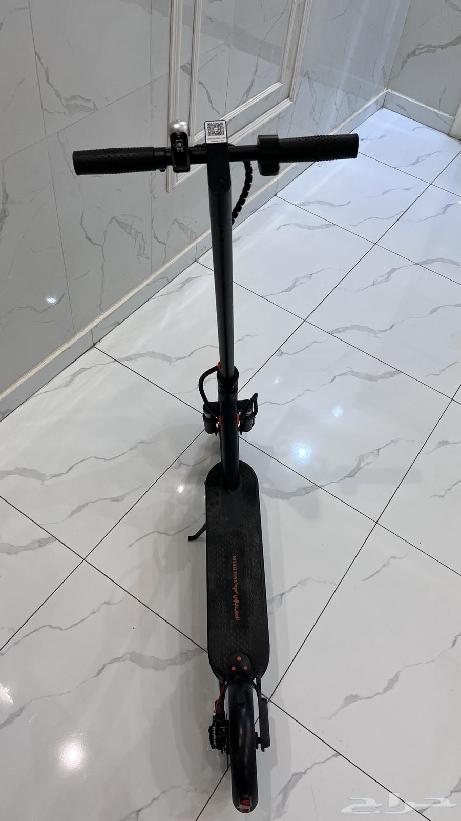 Brand new and clean scooter, used for only 5 days64096910684546112
