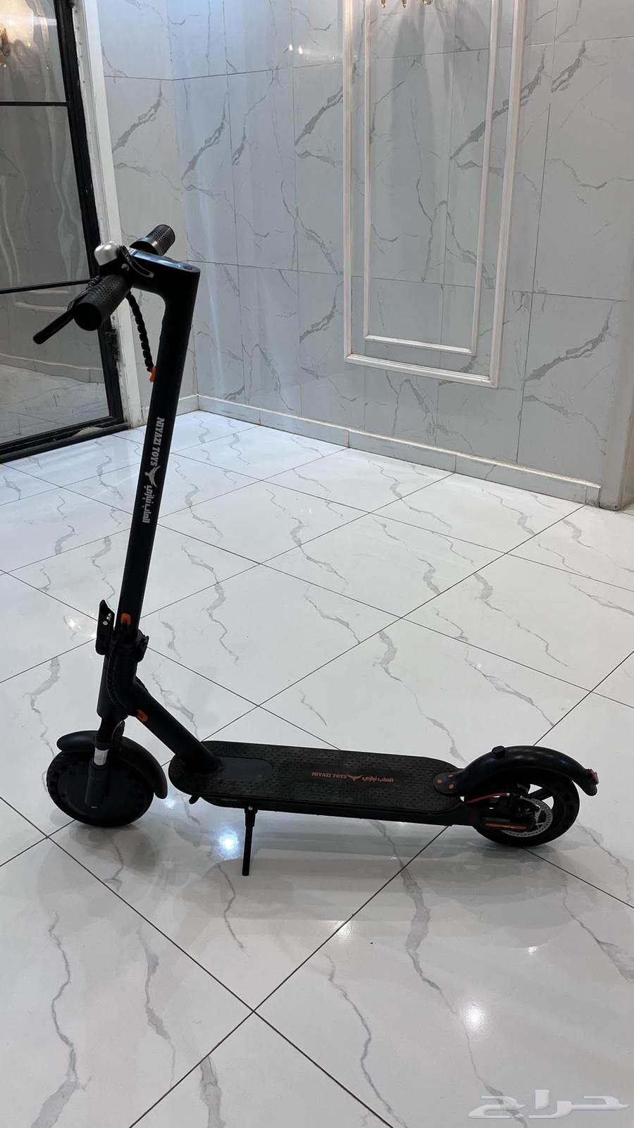 Brand new and clean scooter, used for only 5 days64096910684546114