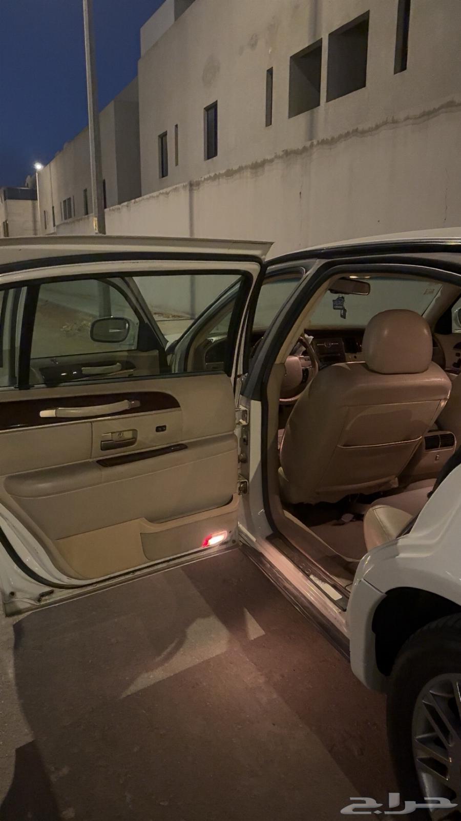 لنكولن تاون كار 2006 سقنتشر لارج64342997858307114