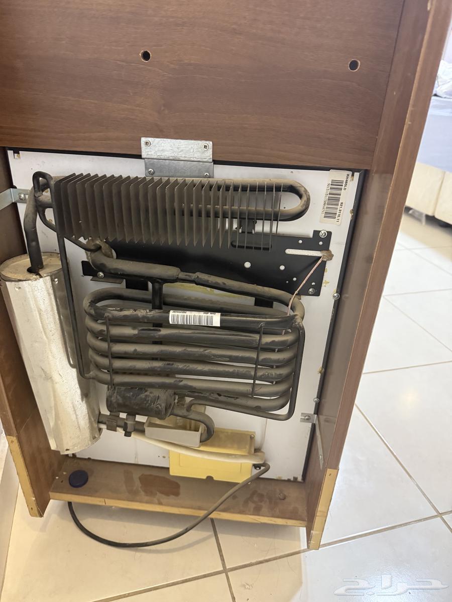 Antique refrigerator64097036395009112