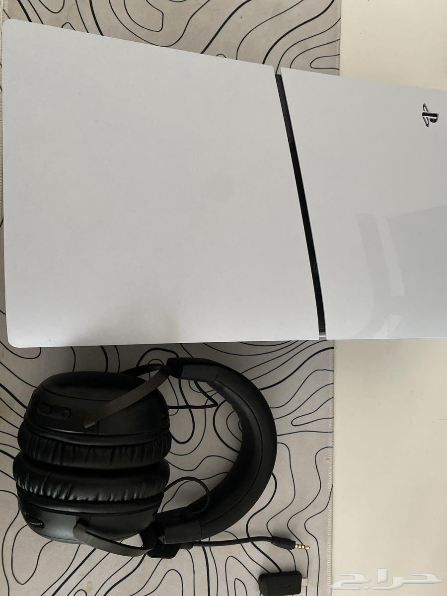 Sony 5 for sale with wireless headphones and FIFA account and 6 months of Plus64096910632451113