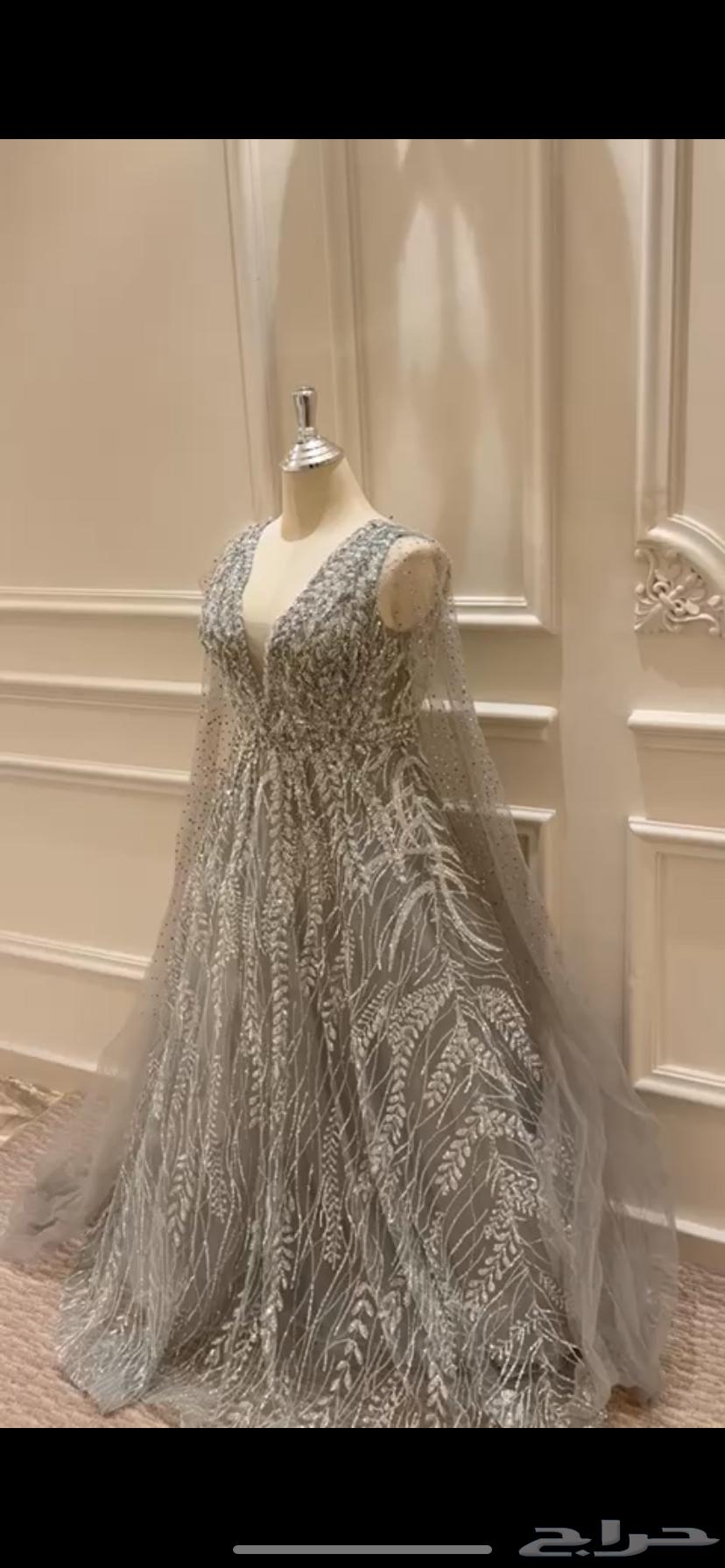 Semi-new dress used for one day and a half64097031901955110