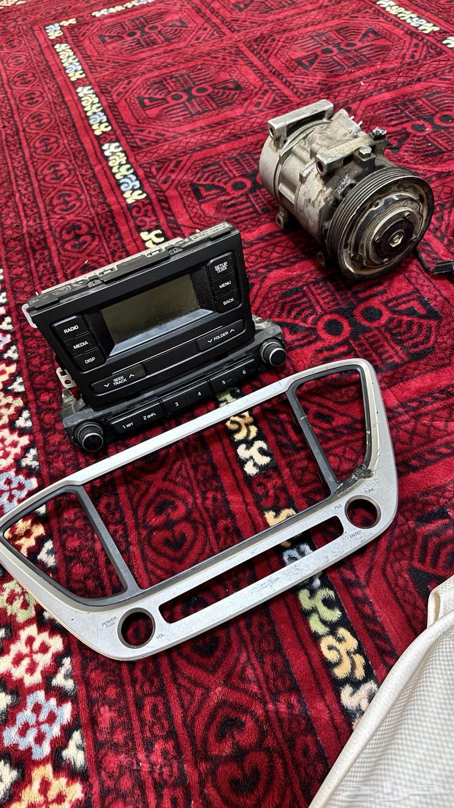 Dynamo, radio, and accent decoration 201964356821244033110