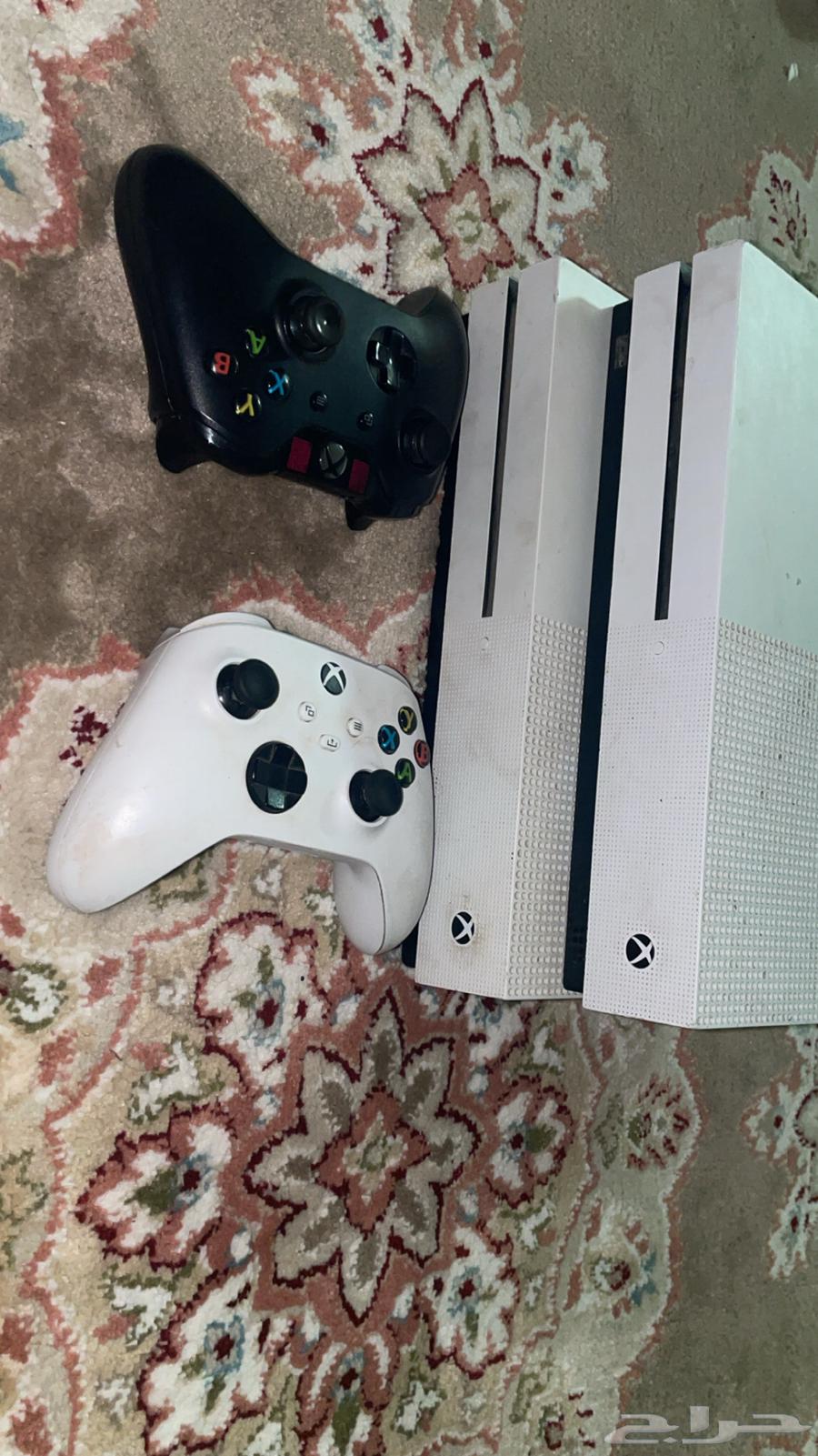 2 Xbox One with controllers64120020896898110