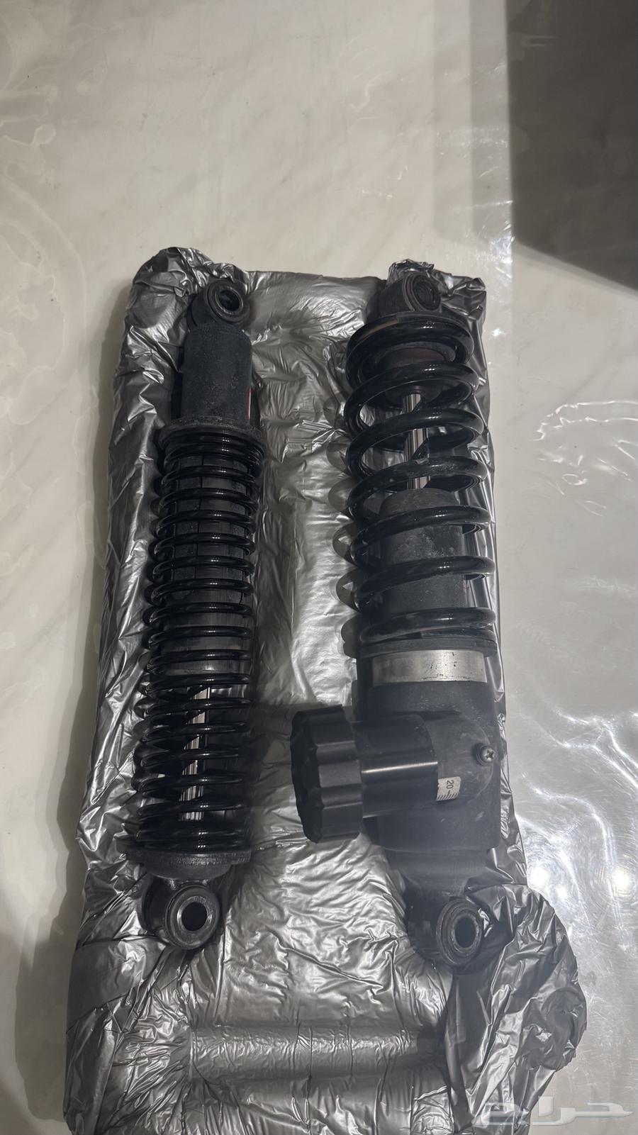 للبيع مساعدات خلفية أصلية (ستوك) هارلي ديفيدسون Streetglide64358264802178110