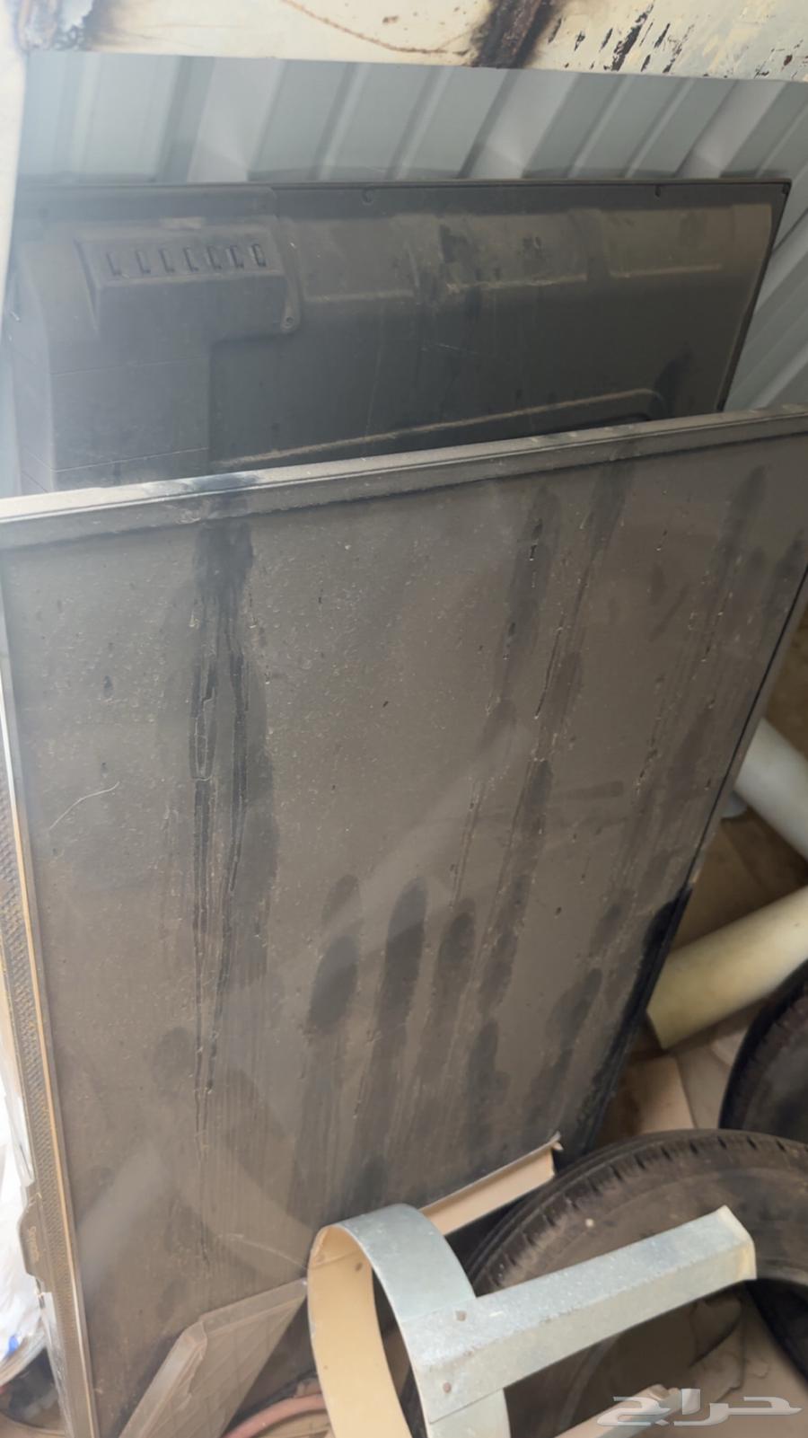 Two screens64354908727298111