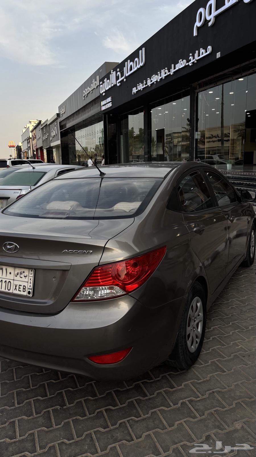 Accent 2011, mileage 380,000, needs full spray for inspection due to scratches64355362675075112