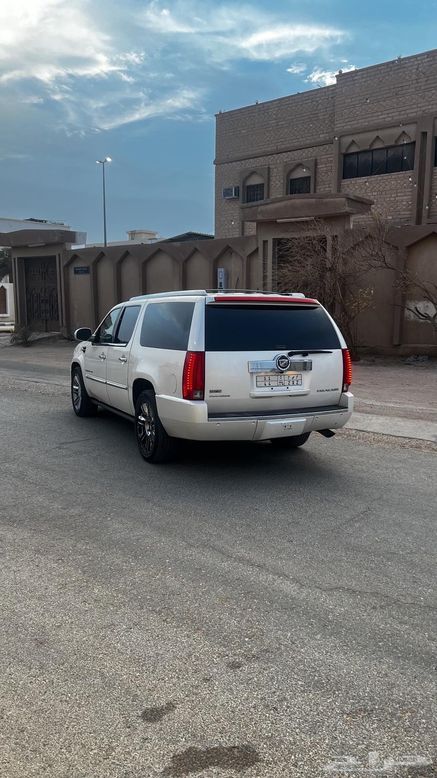 إسكاليد بلاتنيوم فل كامل من نوادر 201064356222769795112