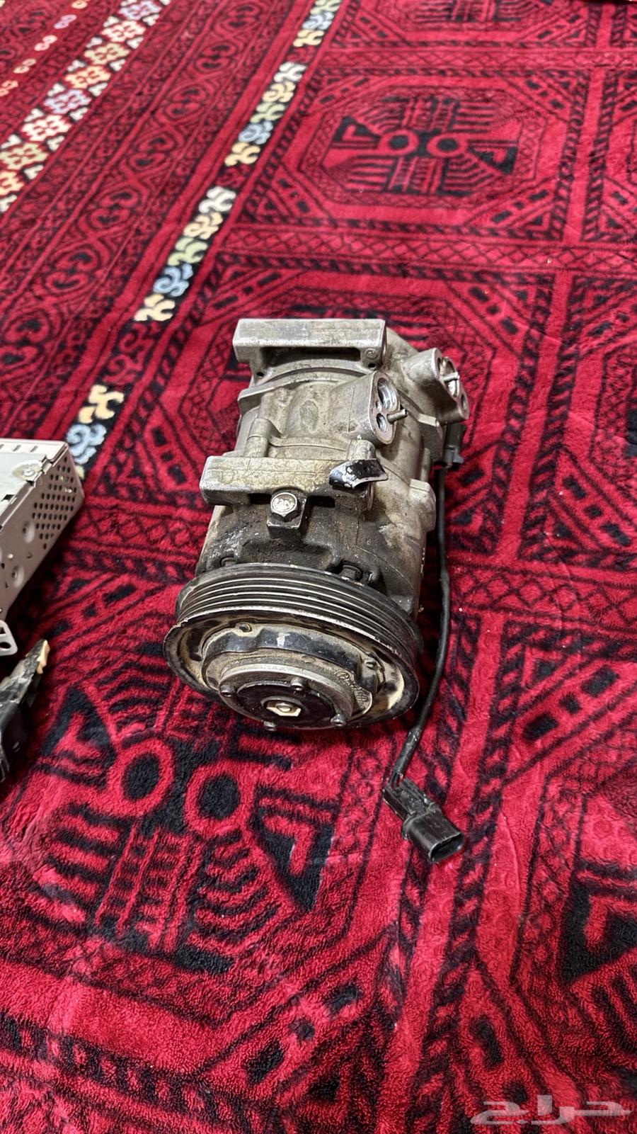 Dynamo, radio, and accent decoration 201964356821244033111