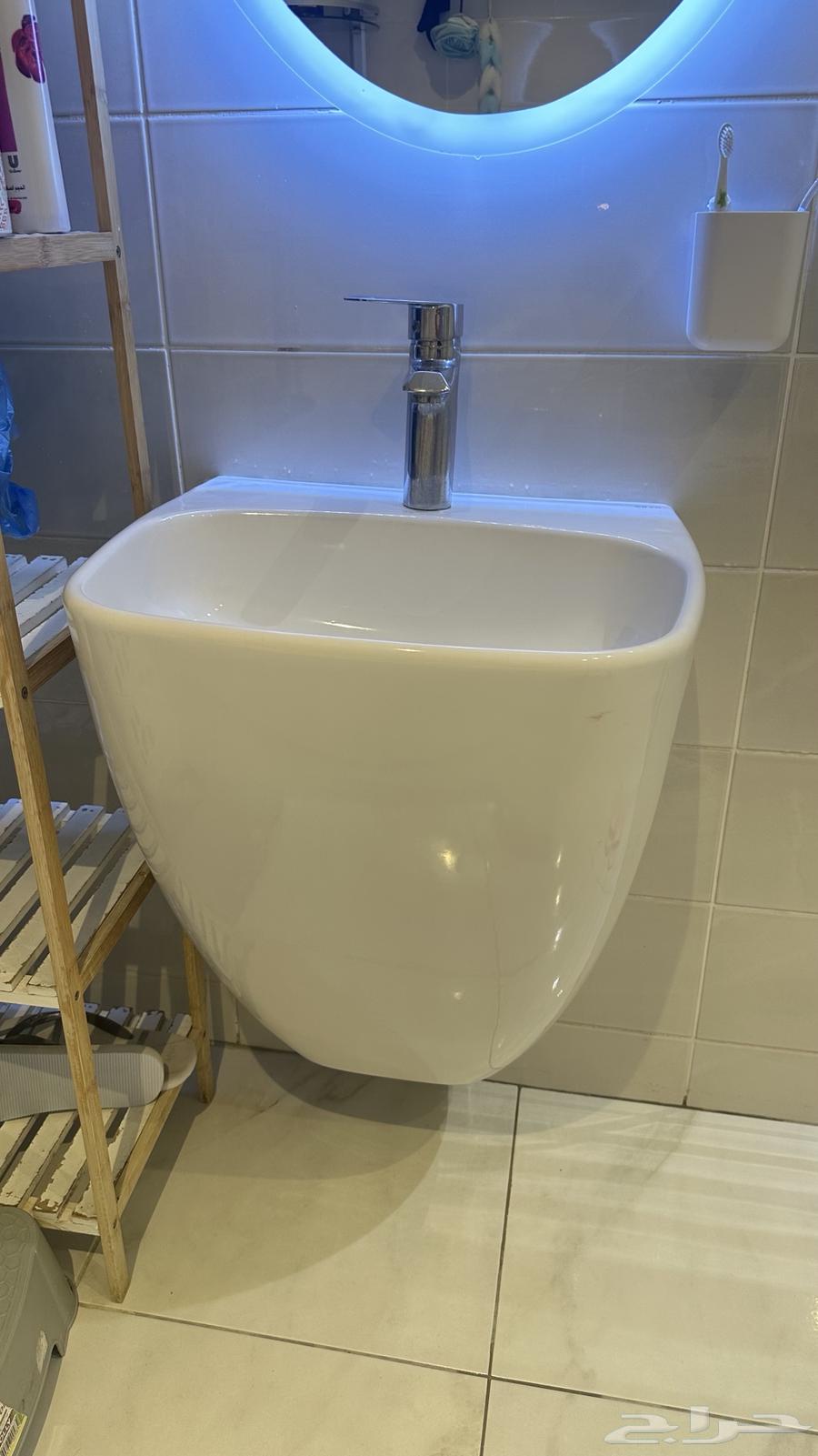 Small, very clean sink with LED mirror lights64117991148289111