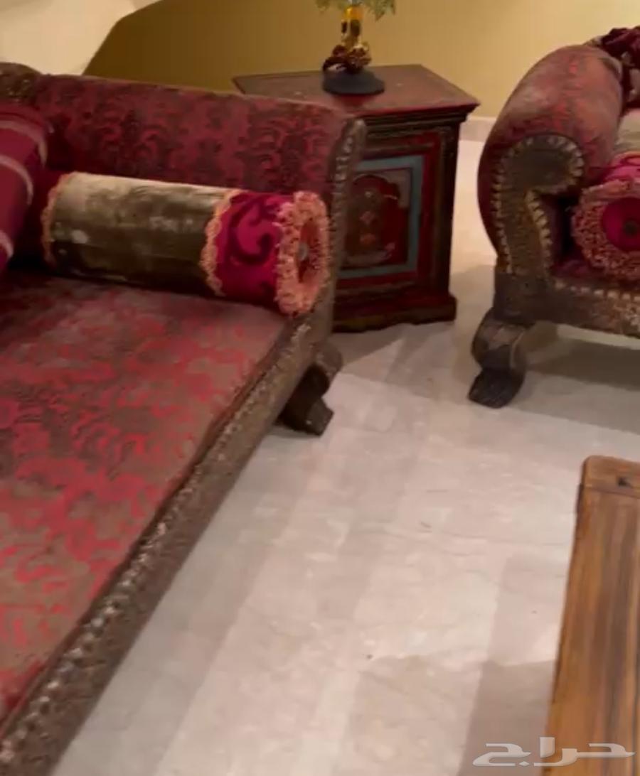 Two heavy Indian antique sofas with a cabinet-shaped console64141551085953112