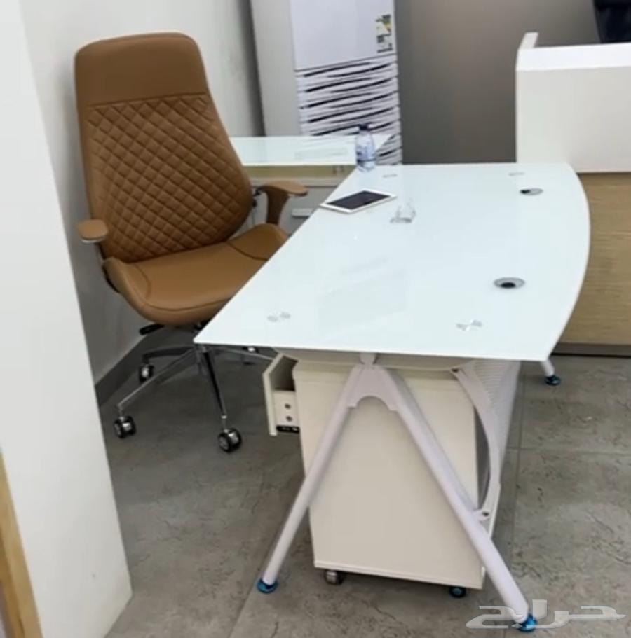 Office for sale with secretary (2 drawer cabinets) without chair64120112929281110