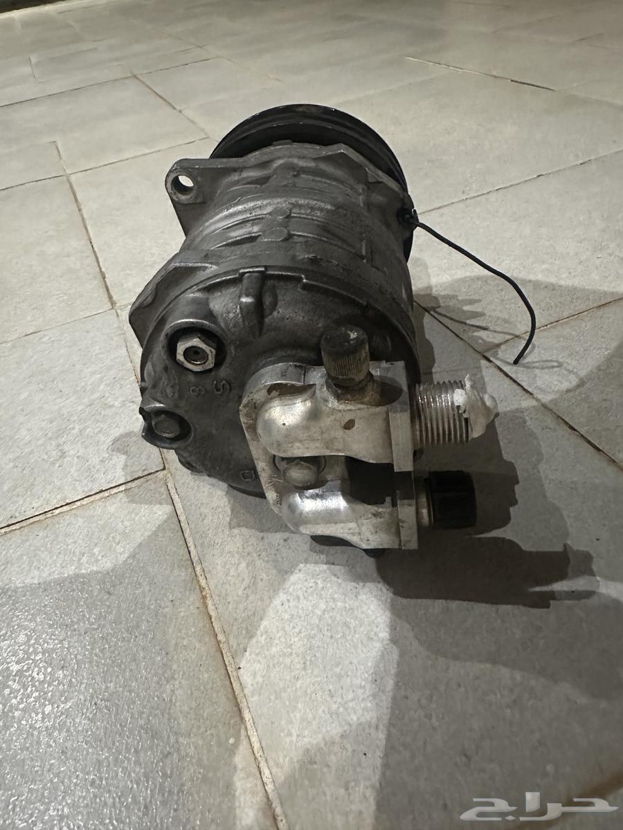 Isuzu compressor for Dina or Hiace bus64356865079426111