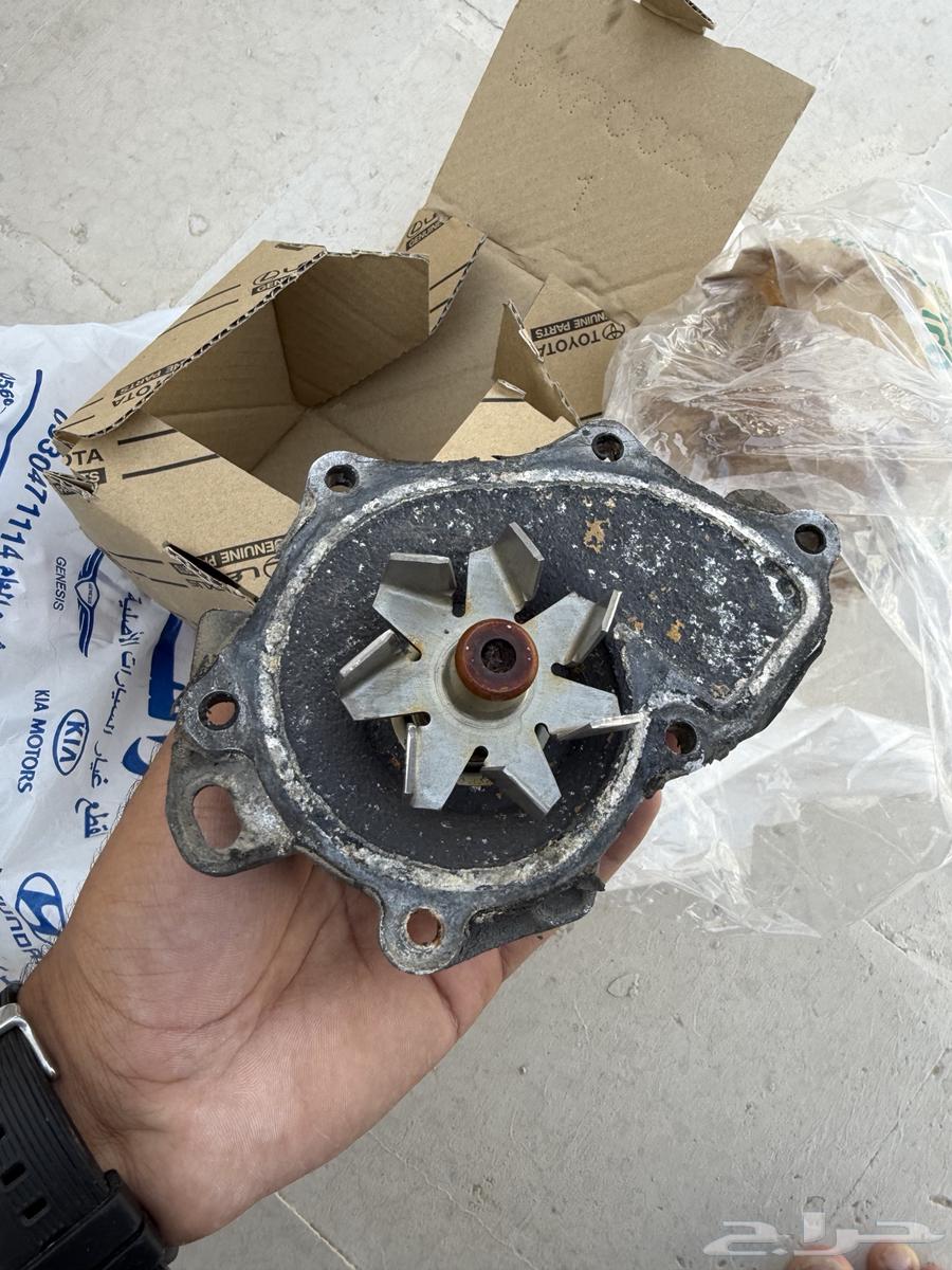 طرمبة ماء كامري اصليه سليمه64355902686850110