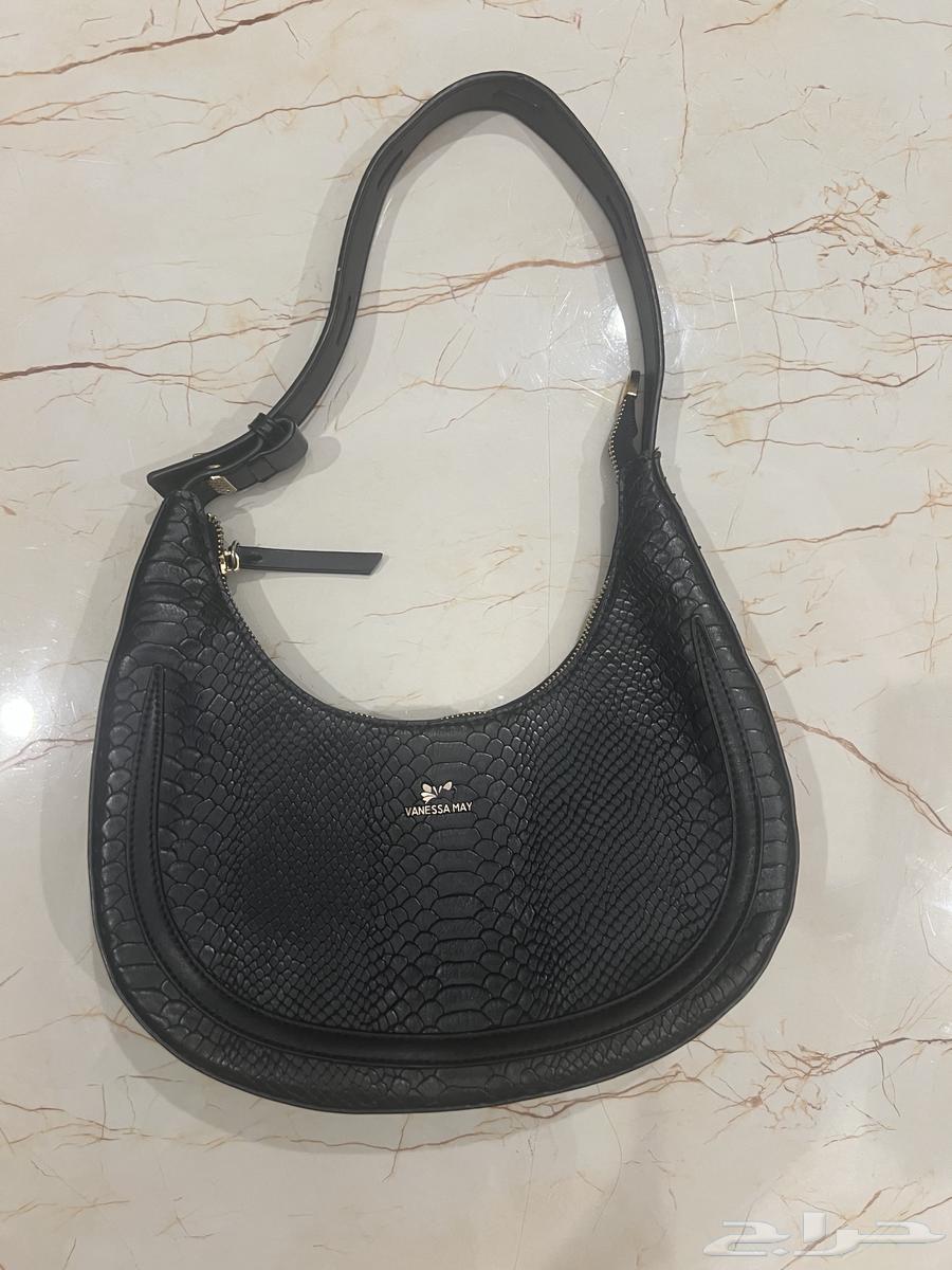 Abaya, dress, and three bags64120591205891110