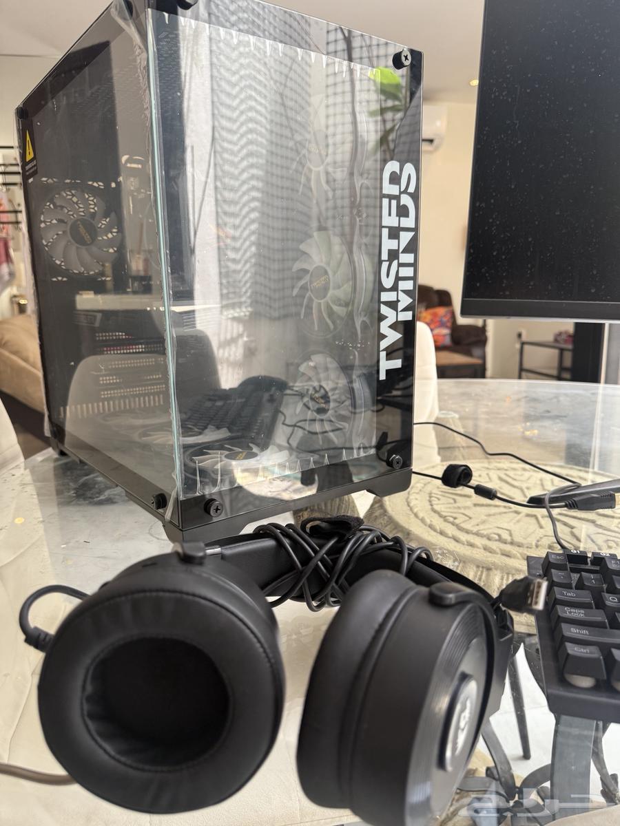 جهاز PC جيمنج شبه جديد للبيع مع شاشة63742260233473112
