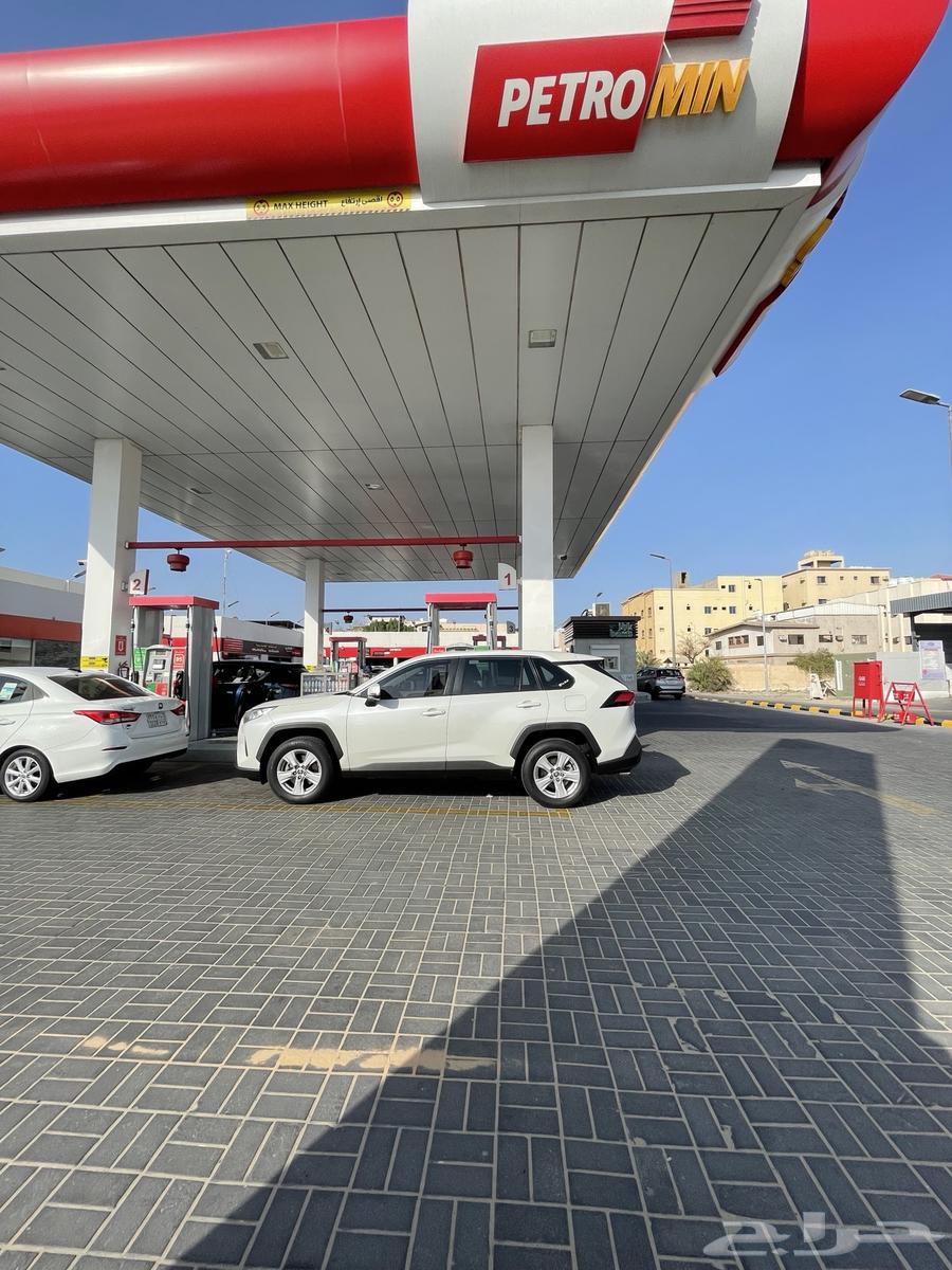 اف فور 2021 ابيض دبل64347159081602112