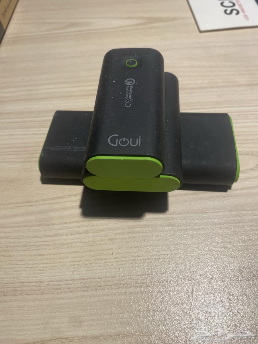 Three portable chargers for sale64113909568129110