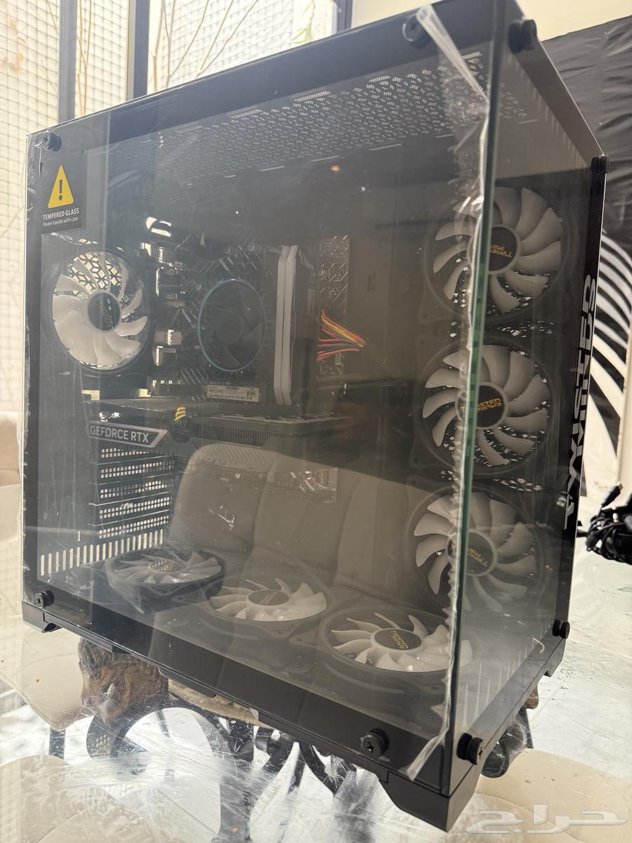 جهاز PC جيمنج شبه جديد للبيع مع شاشة63742260233473110