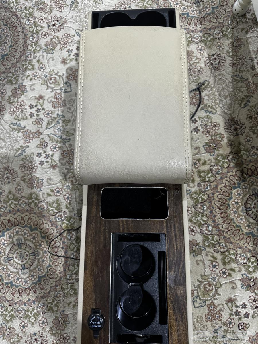 تكاية فورد مع منفذ شاحن64357659596162111