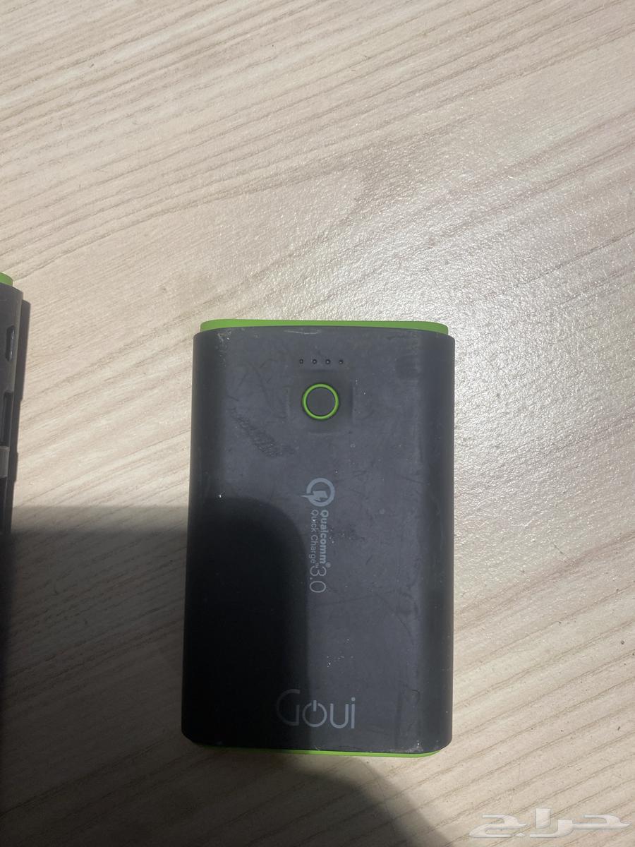 Three portable chargers for sale64113909568129111