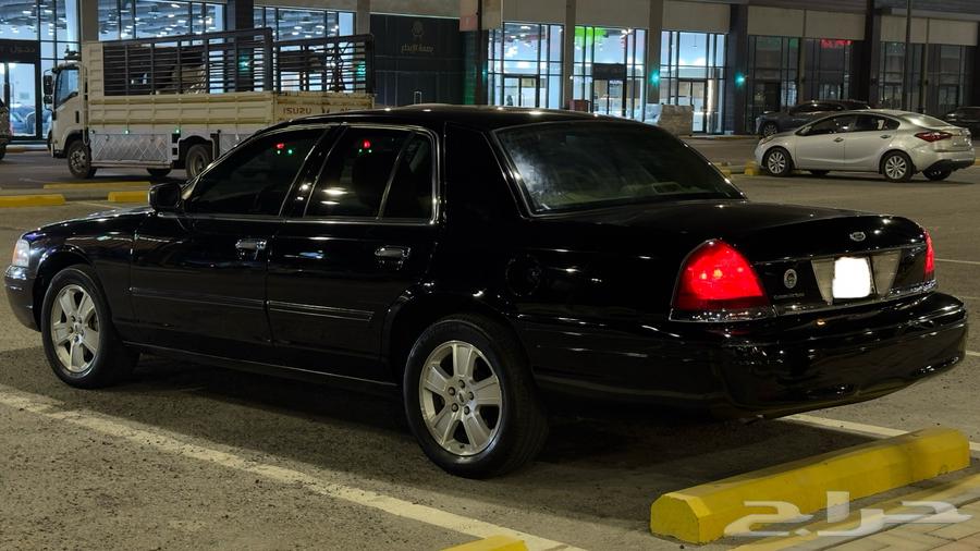 للبيع فورد فكتوريا 2011 اسود64357482624643110