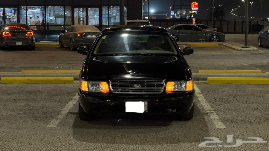 للبيع فورد فكتوريا 2011 اسود64357482624643114