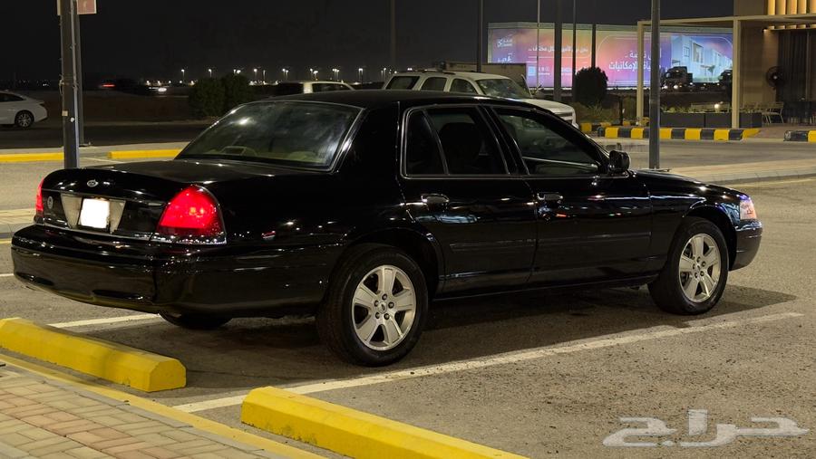 للبيع فورد فكتوريا 2011 اسود64357482624643111