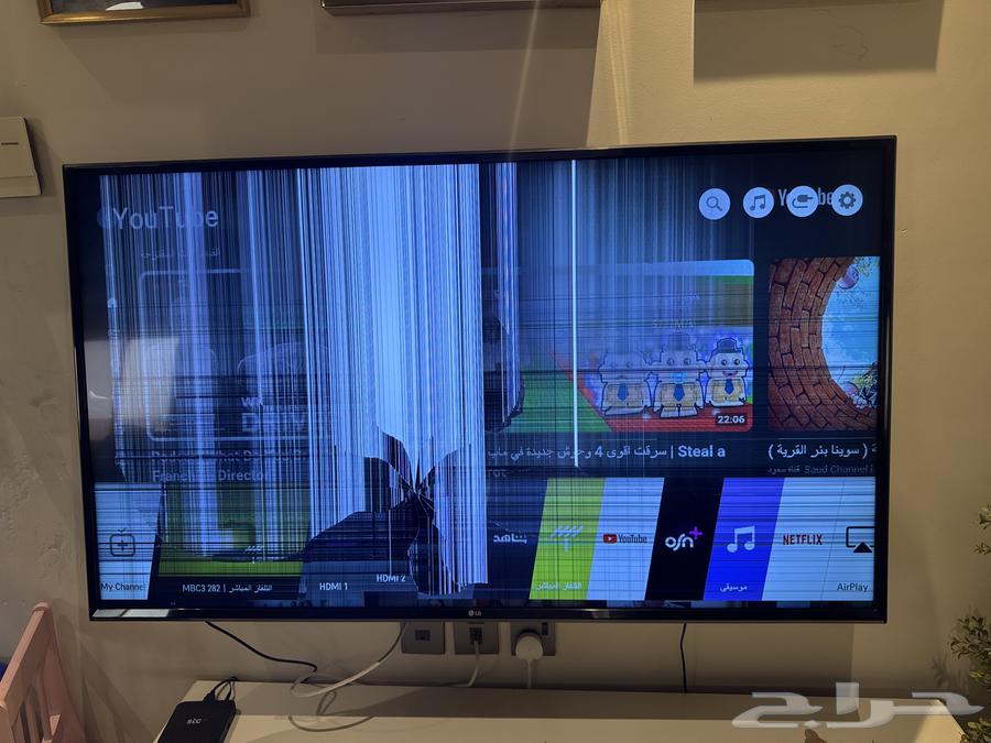 LG broken TV for sale in Riyadh Al Gadeer North64110963862147110