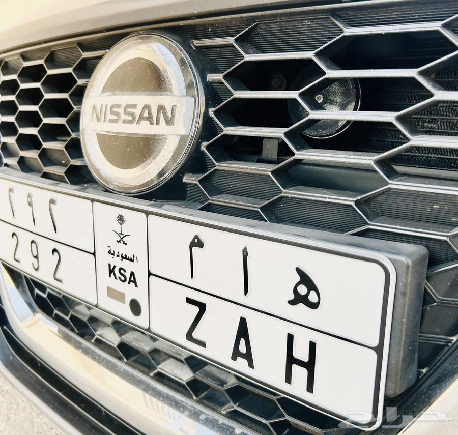 A distinctive and luxurious plate64354105932289111