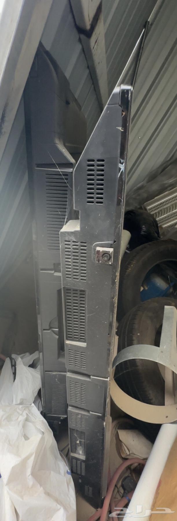 Two screens64354908727298112